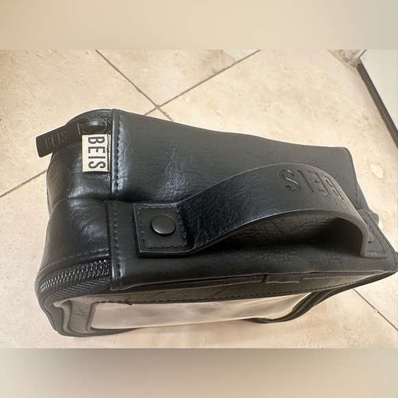 BEIS The On The Go Essential Case in Black - Picture 11 of 11